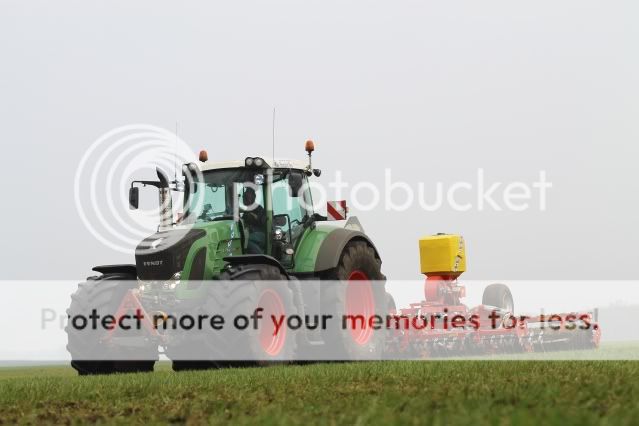 Ronald Bos met de nieuwe Evers Grass Profi 620 - Landbouwpowers.nl